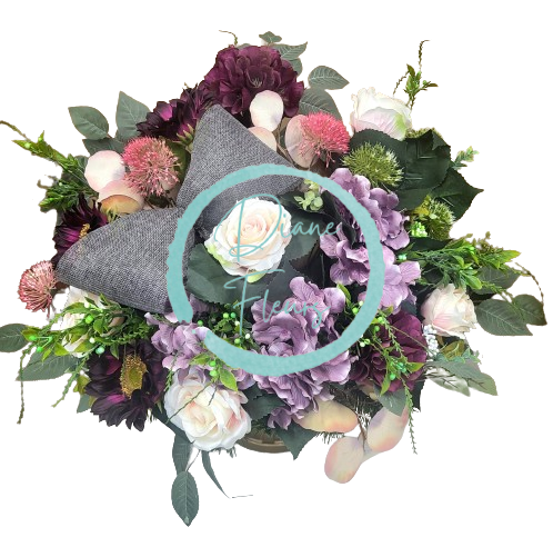 Smútočný aranžmán betonka exclusive umelé ruže, hortenzie, bodliak a doplnky 70cm x 50cm x 60cm