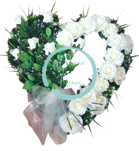 Coroana „Inimă” din trandafiri artificiali si accesorii 70cm x 70cm crem