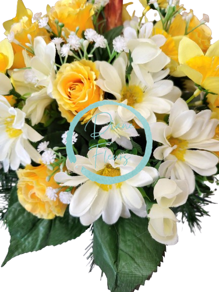 Trauergesteck aus künstliche Rosen, Gänseblümchen und Zubehör 30cm x 25cm