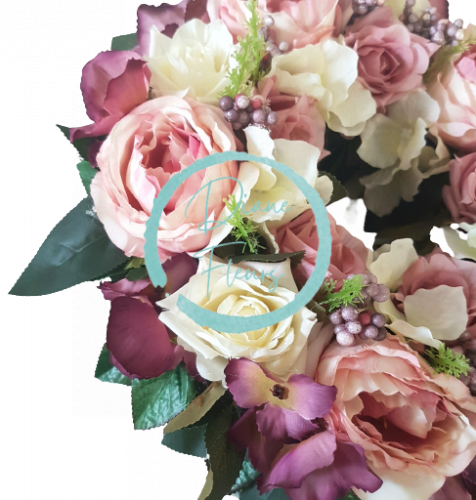 Weidenkranz geschmückt mit Künstliche Rosen, Pfingstrosen und Hortensien Ø 30cm