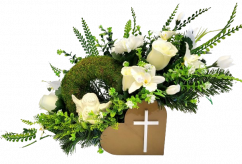 Žalni aranžma umetne vrtnice, lilije, angel, mahov venec in dodatki 50cm x 20cm x 25cm