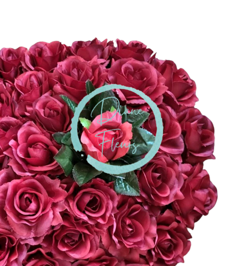 Gyönyörű Temetési koszorú "Szív" műrózsák díszítve 55cm x 55cm