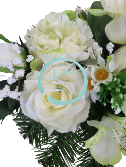 Žalobni aranžman od umjetnih ruža, božuri, alstromerija i dodaci od betona 58cm x 30cm x 22cm