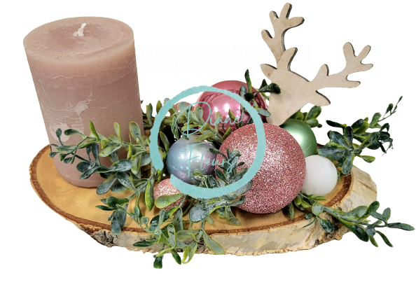 Vianočná kompozícia so sviečkou, vianočnými guľami a sobom 22cm x 14cm x 12cm