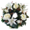 Smútočný veniec kruh s umelými ružami, ľaliami a doplnkami Ø 50cm krémový, hnedý, zelený