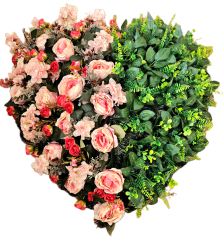 Mű szív alakú koszorú pünkösdi rózsákkal és kiegészítőkkel 80cm x 80cm rózsaszín, piros, zöld AS1063