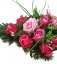 Čudovit žalni aranžma iz umetnih vrtnic in dodatkov 53cm x 27cm x 23cm roza, bordo