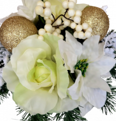 Žalni aranžma iz umetnih vrtnic, božičnih zvezd, jagodičja, božičnih kroglic in dodatkov 28cm x 20cm