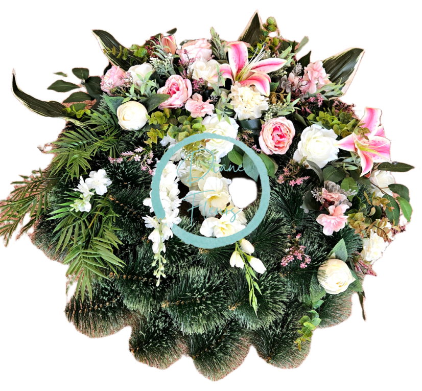 Smuteční věnec borovicový exclusive růže, pivoňky, delphinium a doplňky 70cm x 80cm AS1062