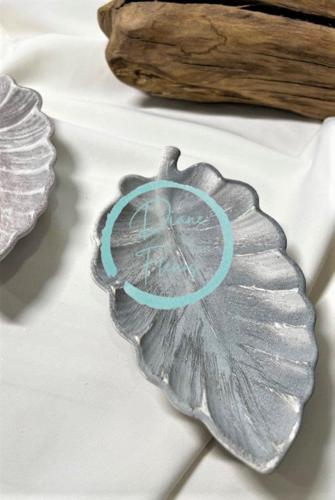 List 18cm - viac farebných variant - Farba: Šedá