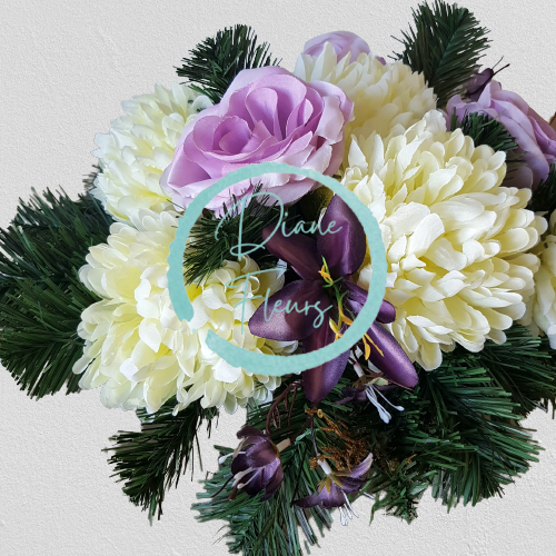 Aranžma iz betonskih umetnih krizantem, vrtnic, lilij in dodatkov 60cm x 30cm x 18cm