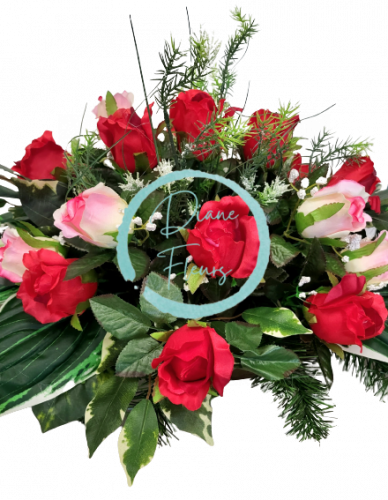 Piękna kompozycja pogrzebowa sztuczne róże, akcesoria i wstążka 77cm x 33cm x 40cm czerwony, różowy