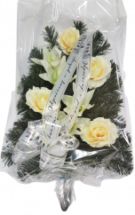 Smútočný veniec pero 46cm x 35cm Ruže a Ľalie so stuhou "Odpočívaj v pokoji" v celofáne kremová umelý