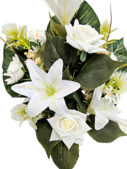 Луксозен букет, разпънат огън, Рози, Лилии, Магарешки бодил 56 см, изкуствен крем