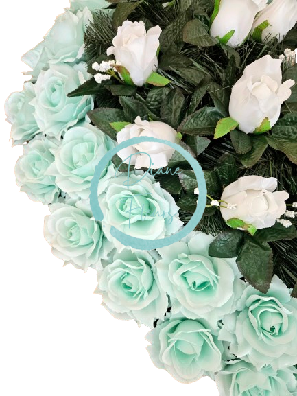 Temetési koszorú "szív" rózsák 65cm x 65cm világoskék, fehér