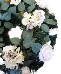Smútočný veniec kruh s umelými ružami, hortenziami a doplnkami Ø 60cm krémový, sv. ružový