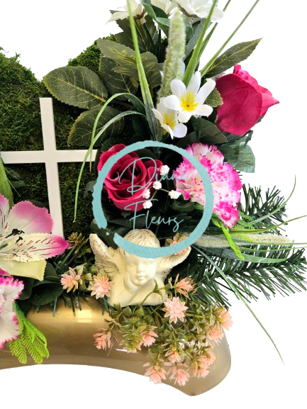 Траурна аранжировка от бетон с изкуствени рози, карамфили, ангел, венец от мъже и аксесоари 46см x 20см x 28см AS833