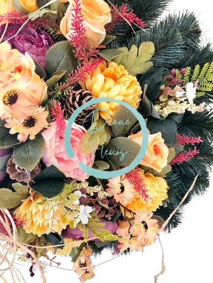 Luksuzen venec iz umetnega bora Ekskluzivne krizanteme, vrtnice, potonike in dodatki 70cm