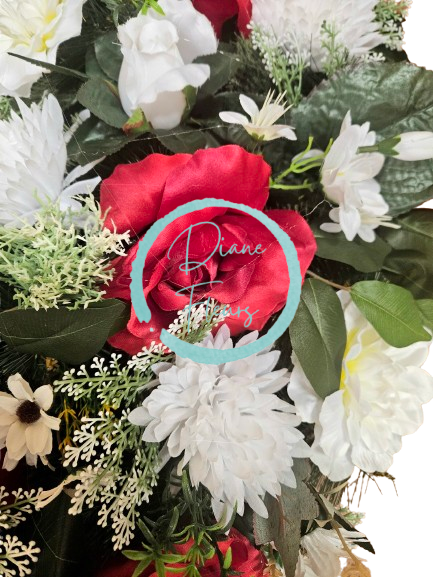 Smuteční věnec borovicový exclusive růže, clematis, chryzatémy, kopretiny a doplňky 80cm AS995