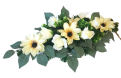 Díszített betontál fenyőből műrózsák, clematis és kiegészítők 55cm x 28cm x 17cm