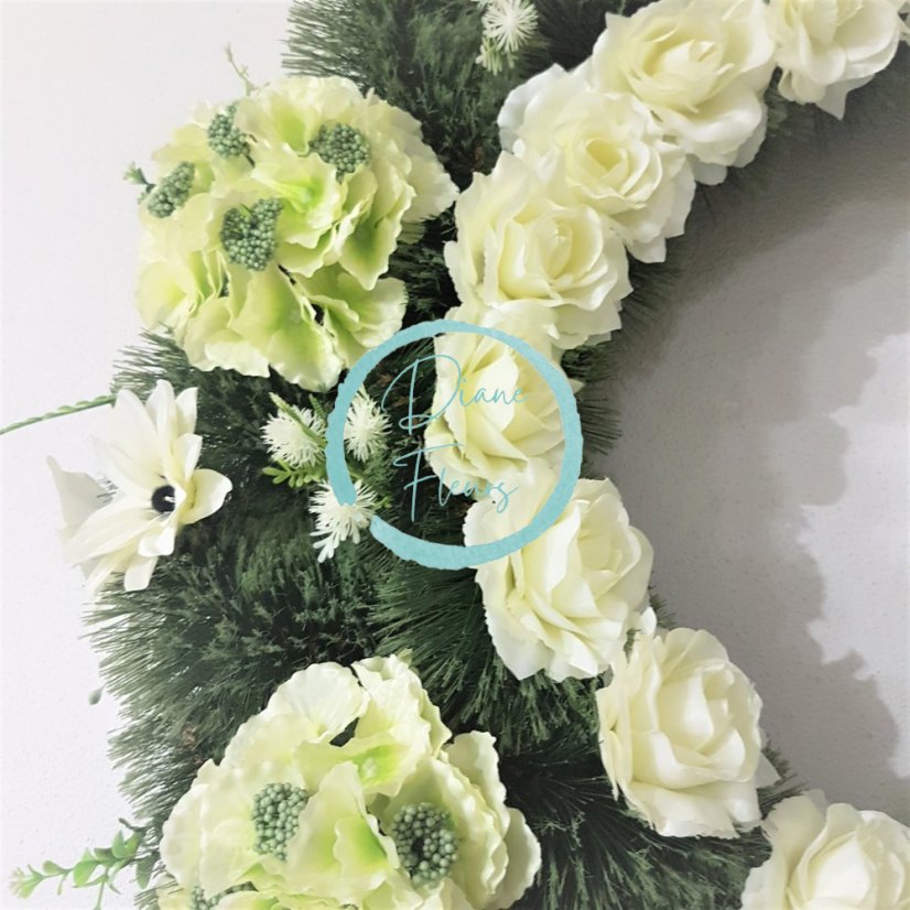 Smútočný borovicový veniec O 80cm Hortenzia & Ruža & Dahlia & Doplnky zelená & krémová umelý
