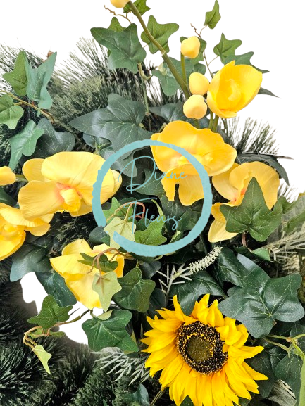 Luxusný smútočný veniec borovicový exclusive slnečnice, orchidey, brečtan a doplnky 85cm