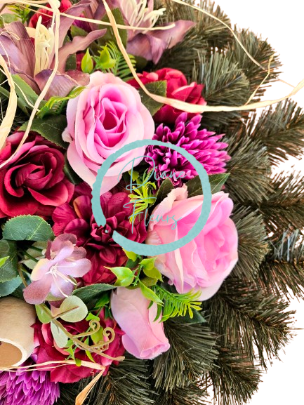 Luxusní umělý věnec Exclusive růže, lilie, chryzantémy a doplňky 70cm AS959
