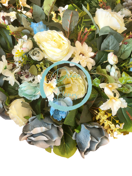 Luxusný smútočný veniec borovicový exclusive ruže, pivonky, kamélie, gerbery, monstera a doplnky 70cm x 80cm