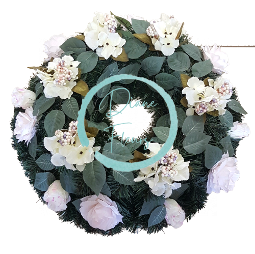 Smútočný veniec kruh s umelými ružami, hortenziami a doplnkami Ø 60cm krémový, sv. ružový
