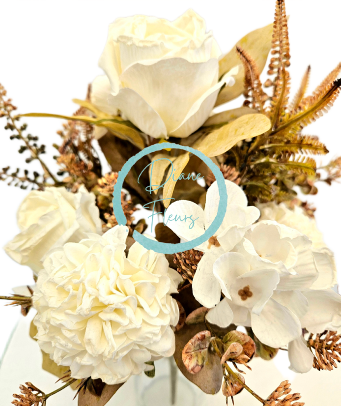 Изкуствен букет от рози, цинии и аксесоари 48 см кремав