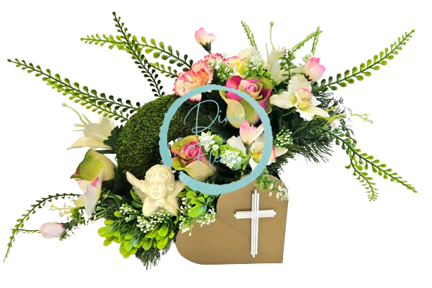 Žalobni aranžman umjetne ruže, ljiljani, anđeo, vijenac od mahovine i dodaci 50cm x 20cm x 25cm