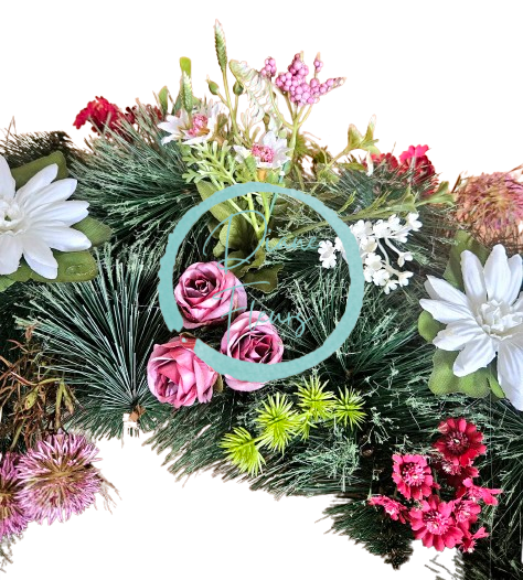 Luxusný smútočný veniec borovicový exclusive ruže, margarétky, drobné kvietky, bodliak a doplnky 65cm
