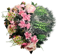 Künstliche Kranz Herz-förmig mit künstliche Pfingstrosen, Ranunkeln, Eukalyptus und Accessoires 40cm x 40cm