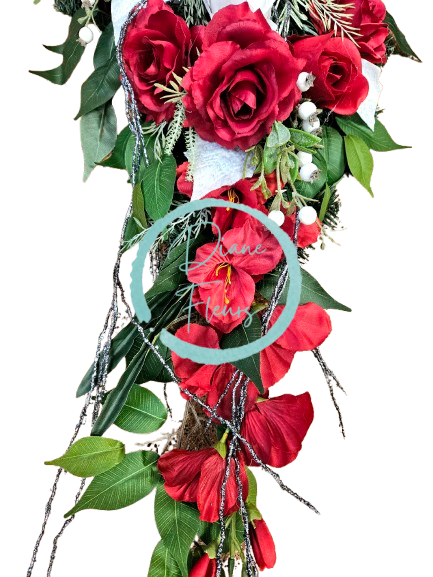 Smútočný veniec esíčko umelé ruže, gladioly, listy poinsettie a doplnky 150cm x 40cm