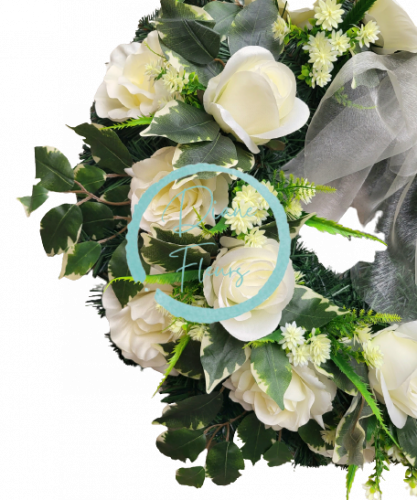Wieniec żałobny „koło” wykonany ze sztucznych róż i dodatków 55cm
