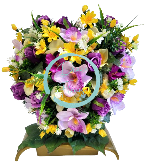 Coroană pe un suport "Inima" de flori artificiale Trandafiri, Orhidee, Margarete & accesorii 45cm x 40cm