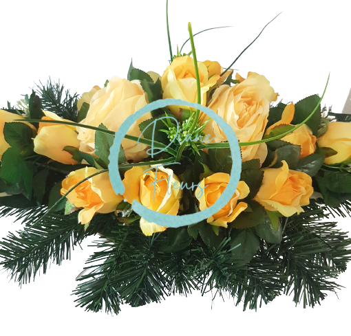 Красива траурна аранжировка от бетонни изкуствени рози и аксесоари 53см x 27см x 23см жълти AS325