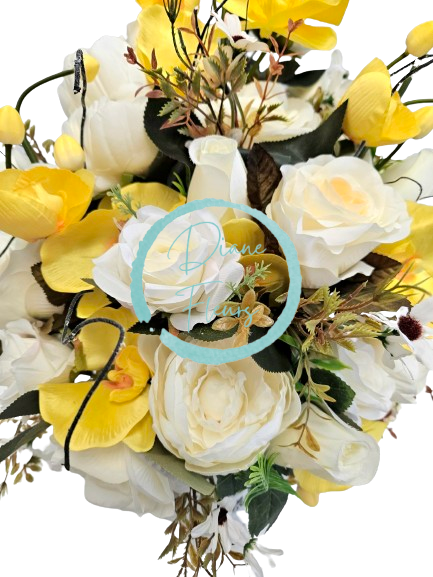 Decor frumos de trandafiri artificiali si orhidee intr-un ghiveci metalic 35cm x 30cm x 57cm