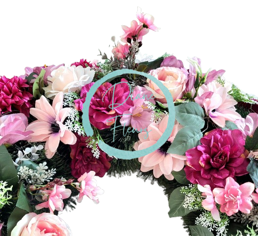 Luxusný smútočný veniec borovicový exclusive pivonky, dálie, clematis, chryzantémy, ruže a doplnky 80cm