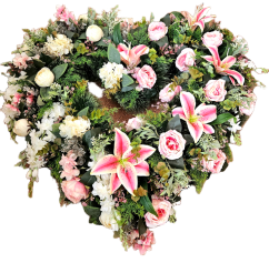 Temetési fenyőkoszorú Szív Exkluzív Bazsarózsa, Delphinium és Kiegészítők 100cm x 90cm
