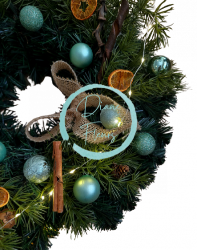 Luxus mesterséges fenyőkoszorú Exkluzív karácsonyi labdákkal díszítve 40cm-KOPIELuxus műkoszorú Exkluzív karácsonyi labdákkal, fényekkel, szárított gyümölcsökkel és kiegészítőkkel díszítve 65cm