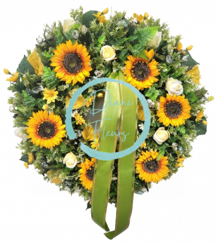 Luxusný umelý veniec borovicový Exclusive slnečnice, ruže, kamélie, margarétky a doplnky 90cm