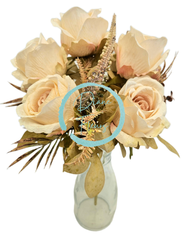 Изкуствен букет от рози и аксесоари 46 см прасковен цвят