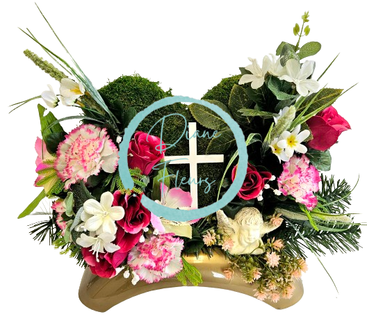 Траурна аранжировка от бетон с изкуствени рози, карамфили, ангел, венец от мъже и аксесоари 46см x 20см x 28см AS833