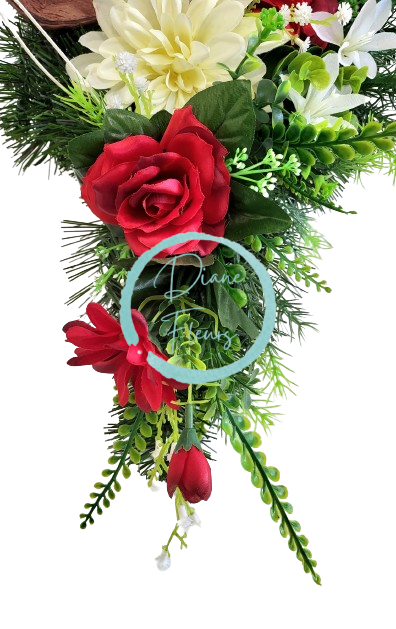 Composizione funebre in cemento con rose artificiali, dalie, margherite e accessori 60 cm x 30 cm x 20 cm AS742