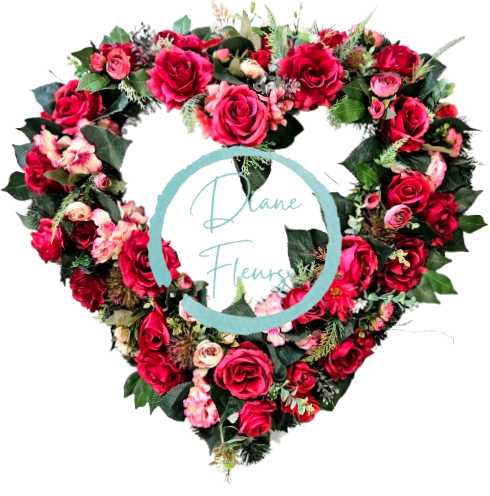 Coroana „Inimă” din trandafiri artificiali, ranunculus, ciulin si accesorii 70cm x 70cm