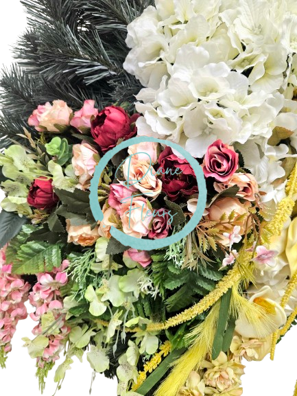 Smuteční věnec "Slza" hortenzie, pivoňky, chryzantémy, orchideje mečíky a doplňky 100cm x 55cm AS891