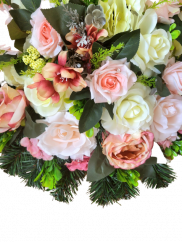 Temetési koszorú gyűrű mesterséges rózsák, bazsarózsa, hortenziák és kiegészítők Ø 60cm