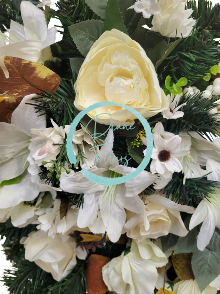 Wieniec pogrzebowy "Liść" ze sztucznych róż, lilii, mieczyków i dodatków 100cm x 55cm