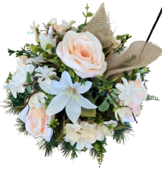 Kompozycja żałobna ekskluzywne sztuczne lilie, róże, hortensje i dodatki 30cm x 30cm